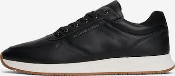 TOMMY HILFIGER Sneakers laag in Zwart: voorkant