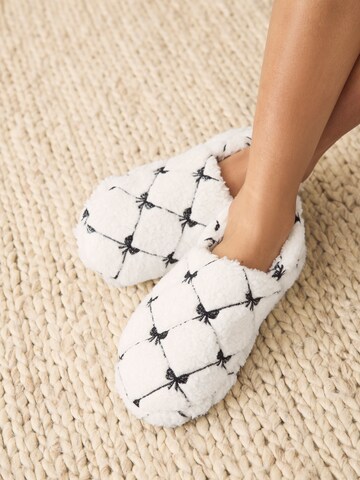 Next Hjemmesko i hvid: forside