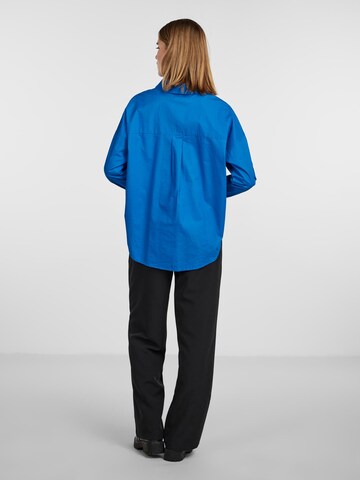 PIECES - Blusa 'Tanne' em azul