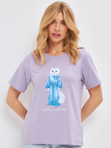 Cat e Lolette Tričko 'Cat in a Denim Suit' - Fialová: predná strana