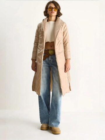 Cappotto di mezza stagione di Bianco Lucci in beige