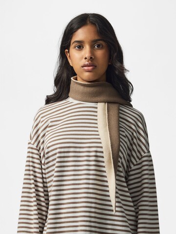 PIECES Scarf in Brown: front