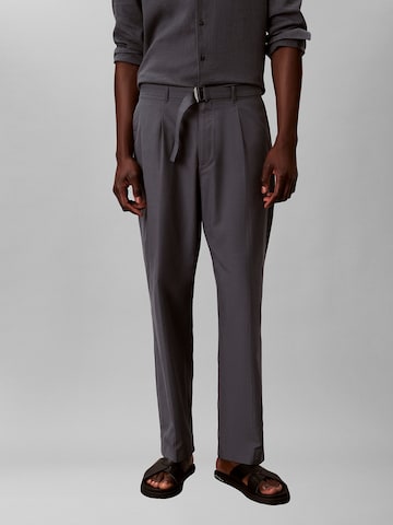 Calvin Klein Regular Bügelfaltenhose in Grau
