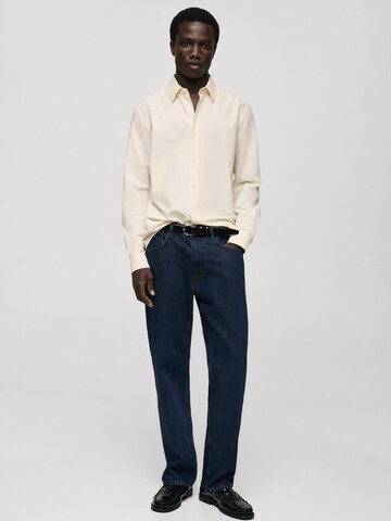 MANGO MAN Regular Fit Skjorte 'Kodak' i gul