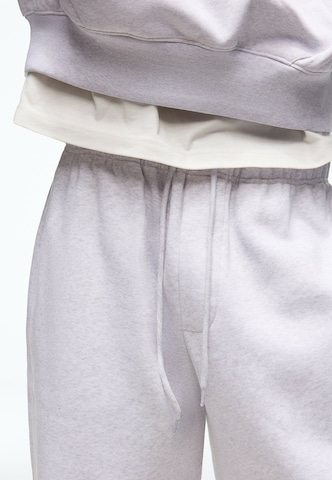Tapered Pantaloni di Bershka in grigio