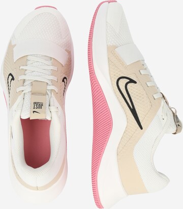 Chaussure de course NIKE en blanc