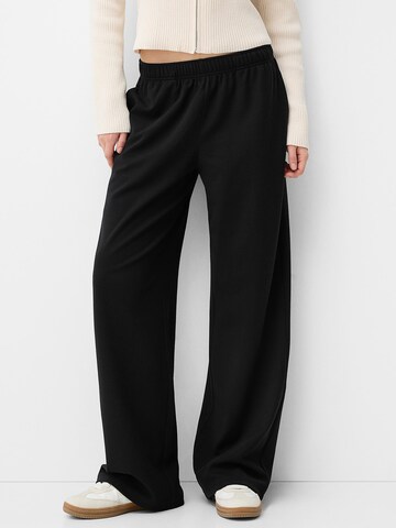 Bershka Wide leg Trousers in Black: front
