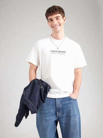 Calvin Klein Szabványos Póló - fehér: elől