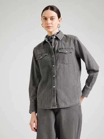 Lee Pluus, värv must: eest vaates