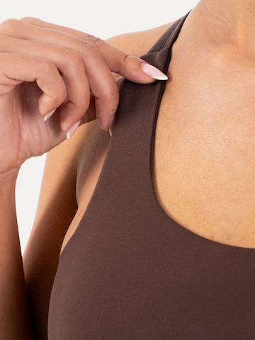 Smilodox Sporttop in Bruin