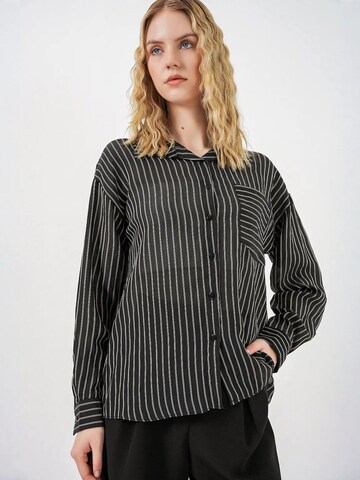 Bigdart Blouse in Black