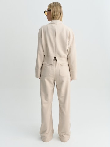 Loosefit Pantalon 'SPODNIE DRESOWE FLOW TAUPE' FEMSSY en beige