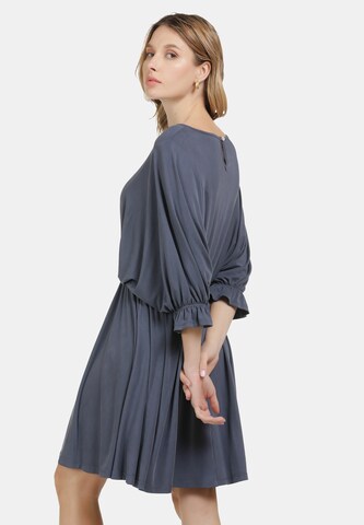 Rochie de la DreiMaster Vintage pe albastru