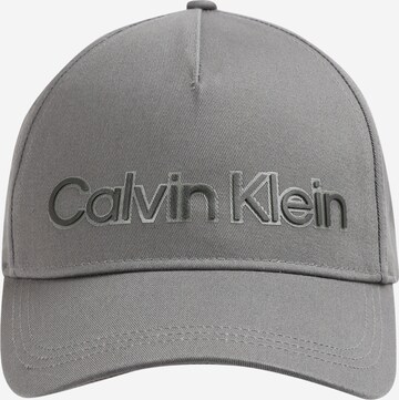 Calvin Klein Шапка с козирка в сиво