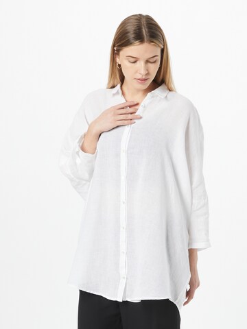 120% Lino Blouse in White: front