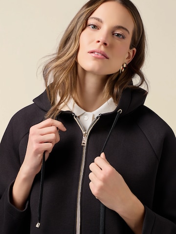 Cappotto invernale di oltre in nero