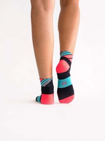 INCYLENCE Athletic Socks 'LADDERS SHORT' in Red