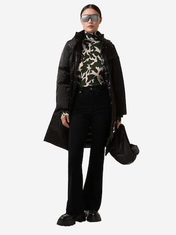 BOGNER Flared Jeans 'Julie' in Schwarz