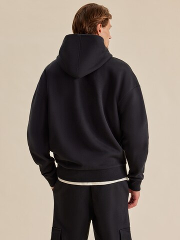 DAN FOX APPAREL - Sweatshirt 'Sebastian' em preto