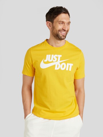 Nike Sportswear - Regular Fit Camisa 'Swoosh' em amarelo: frente