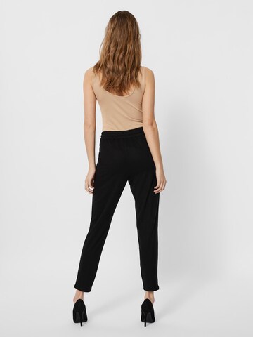VERO MODA Alt kitsenev Voltidega püksid, värv must