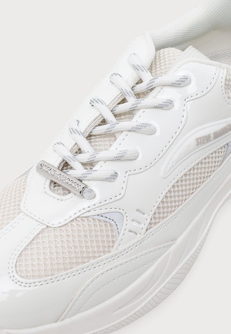 Baskets basses 'Premio-E' STEVE MADDEN en blanc