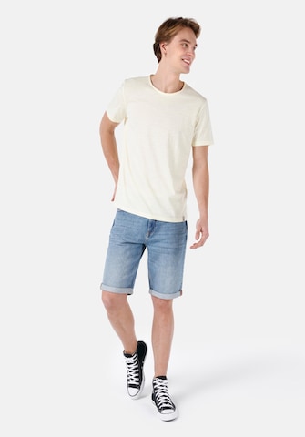Colin's Shirt in Geel: voorkant