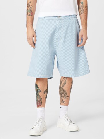 Carhartt WIP Loosefit Shorts in Blau: predná strana