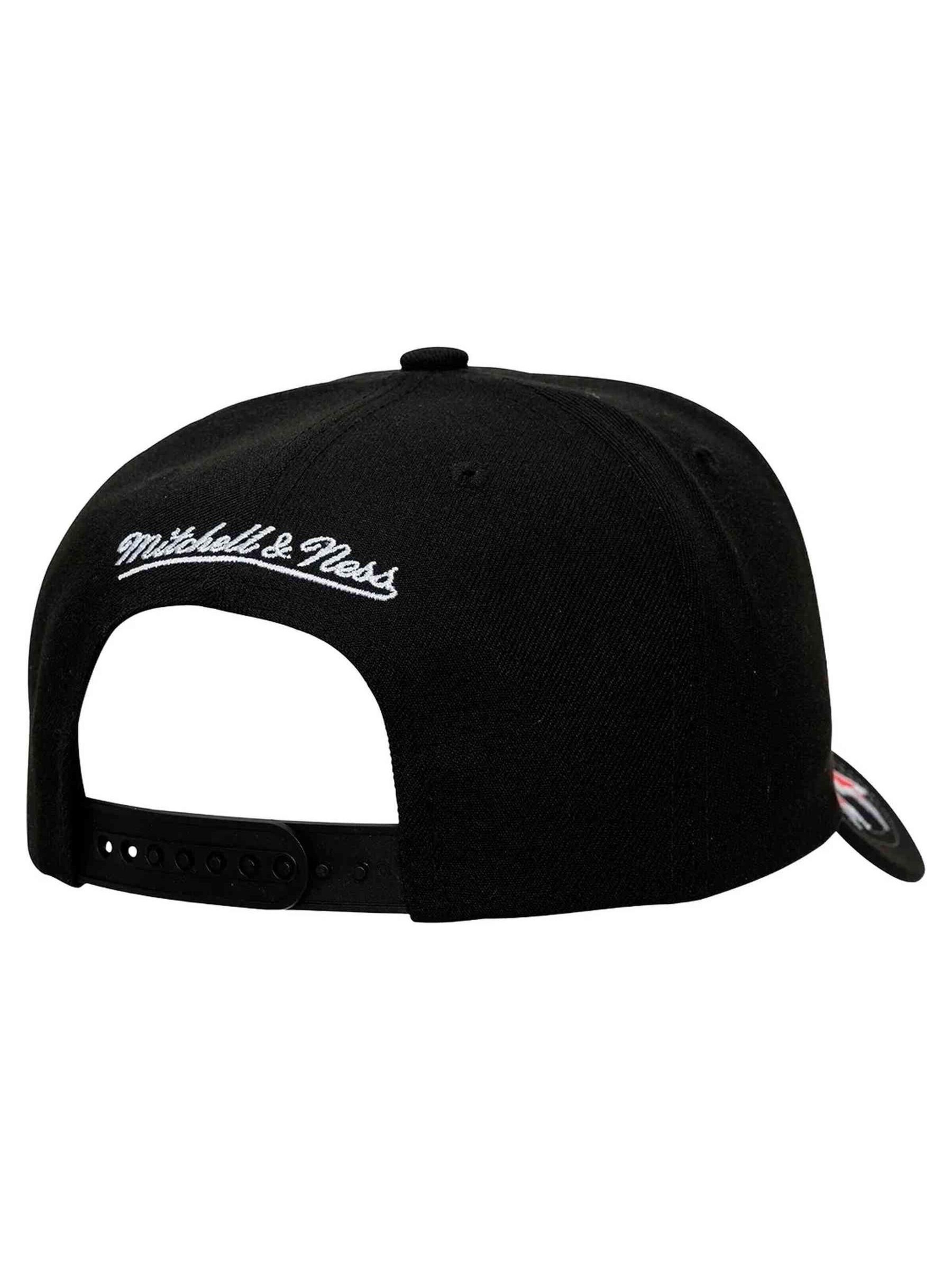 Mitchell & Ness Cap 'Gorra mitchell & ness negra bulls' in Black