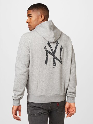 NEW ERA Sweatshirt in Grey