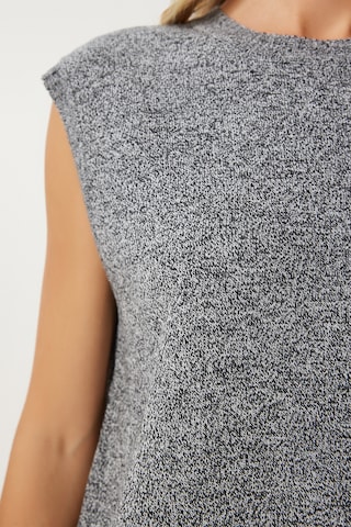 Happiness İstanbul Sweater in Grey