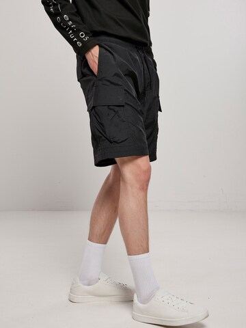 Urban Classics Regular Shorts in Schwarz