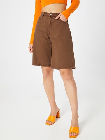 Monki Loose fit Jeans in Brown: front