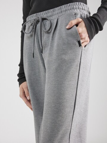 Regular Pantalon à pince QS en gris