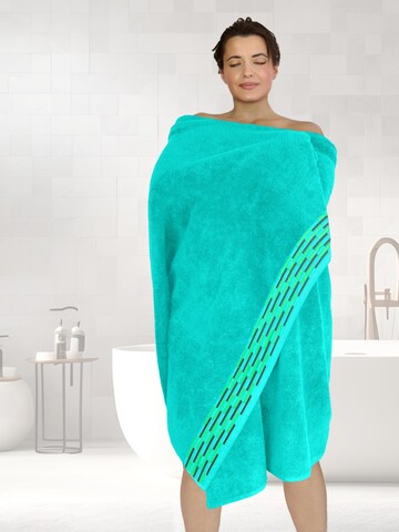 Lashuma Towel 'Lugano' in Green: front
