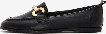 Chaussure basse Derimod en noir : devant