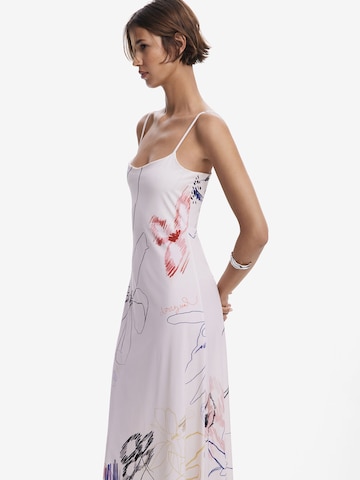 Rochie de la Desigual pe alb