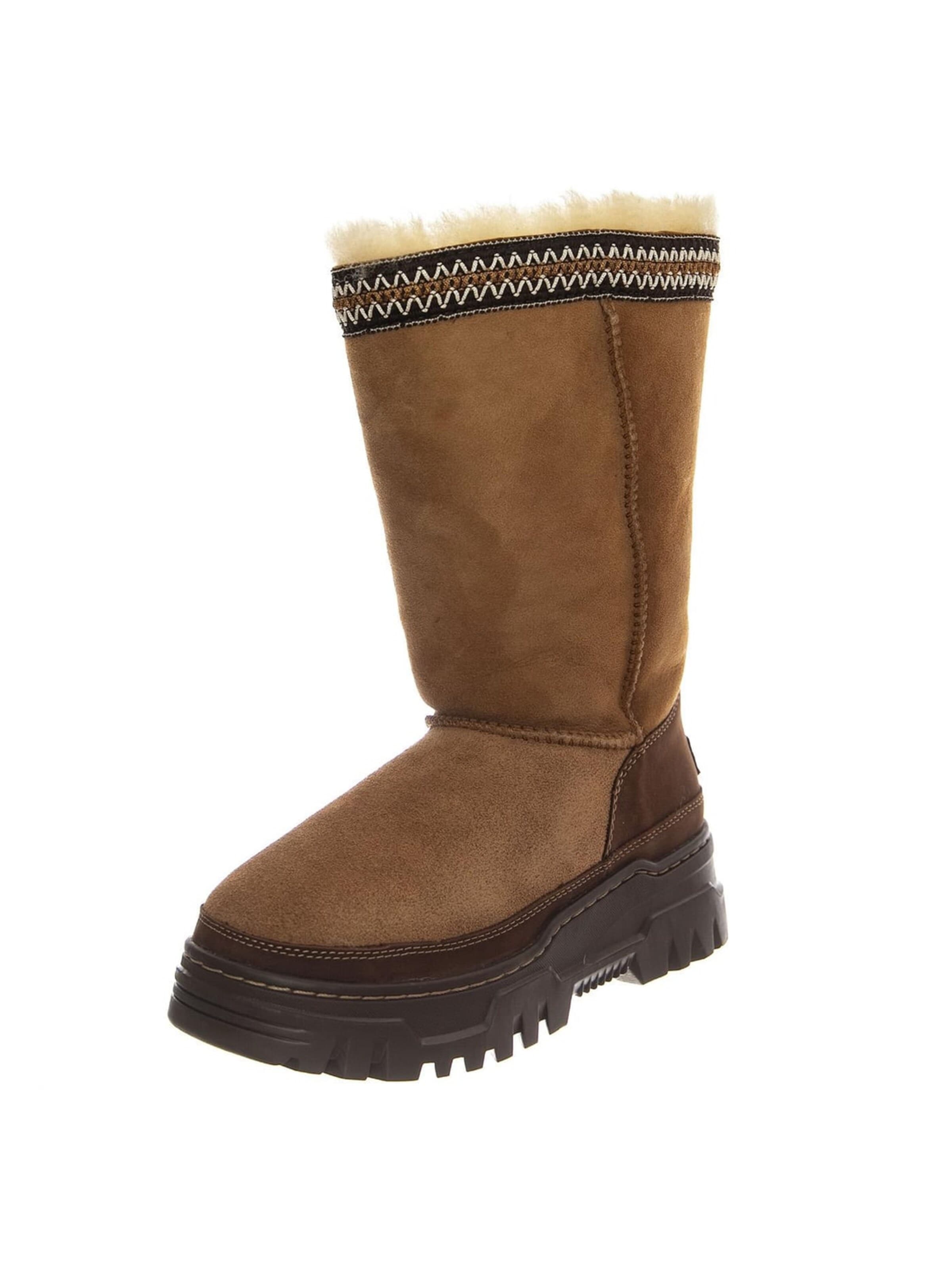 Bottes 'W Classic Tall Trailgazer Chestnut' UGG en marron : devant