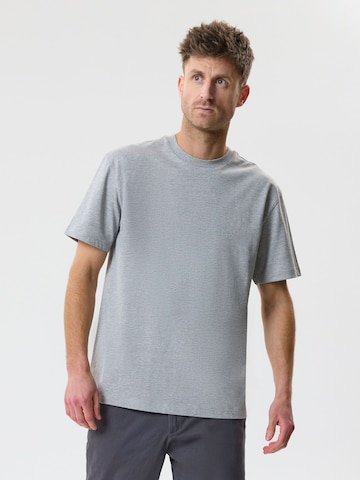 TWO SOON - Camiseta en gris: frente
