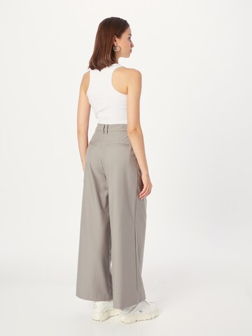 WEEKDAY Wide leg Pleat-front trousers 'Indy' in Grey