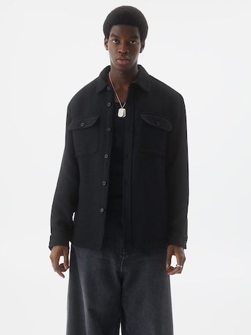 Veste mi-saison Pull&Bear en noir : devant