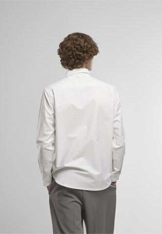 Coupe regular Chemise Urban Classics en blanc
