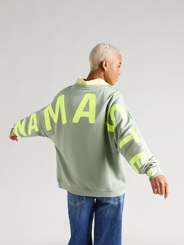 Sweat-shirt 'Namaste' miss goodlife en vert : devant