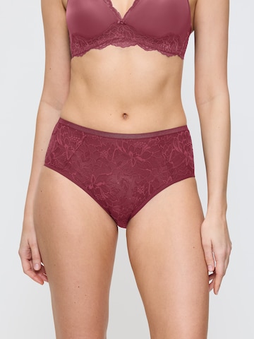 Slip ' Red Label Amourette Charm ' TRIUMPH en rouge : devant
