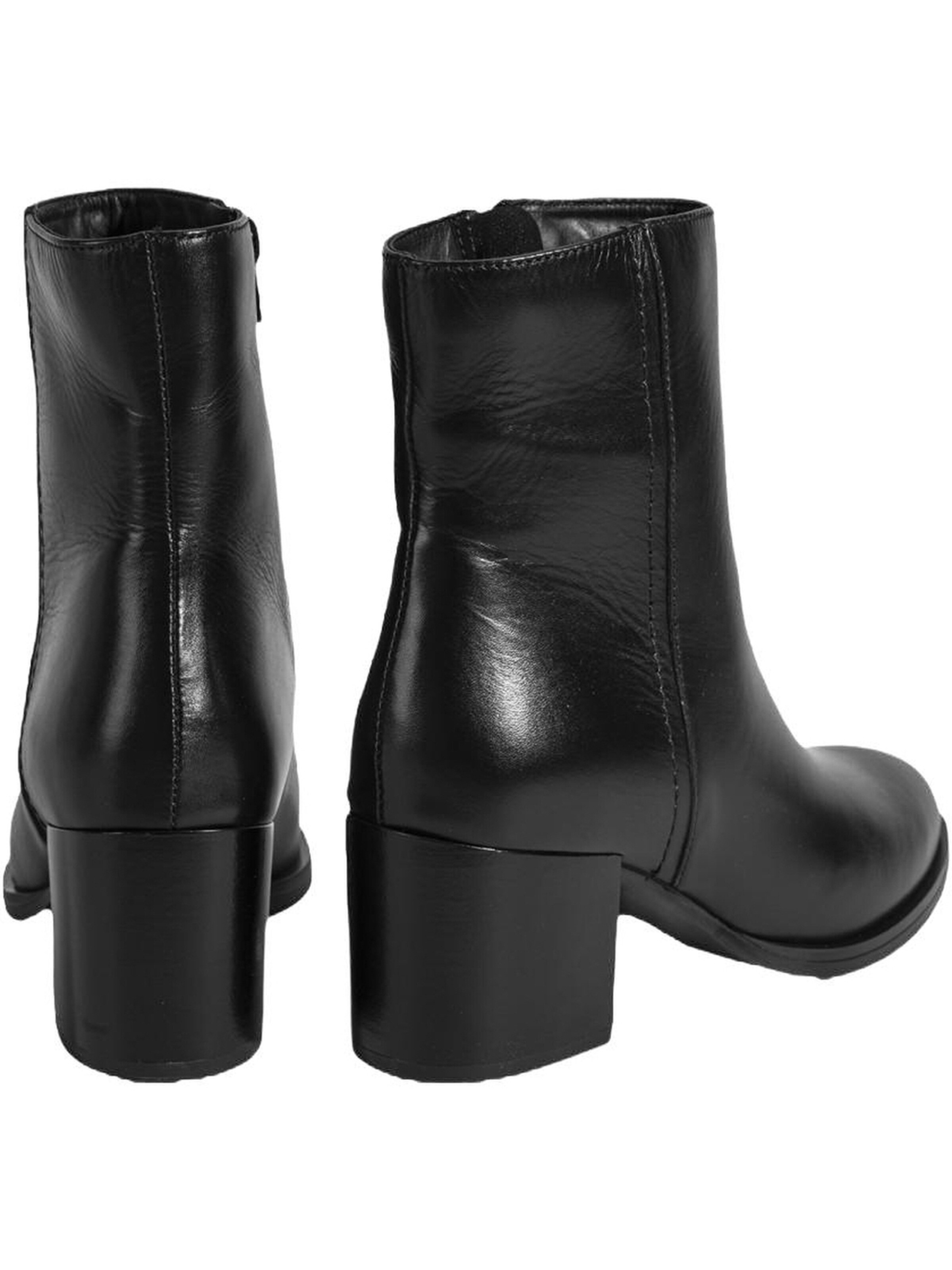 Desa Boots in Black