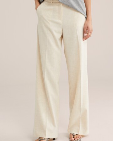 WE Fashion - regular Pantalón de pinzas en beige: frente