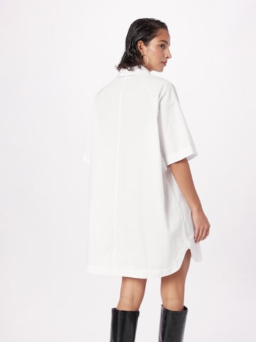 Robe-chemise TOPSHOP en blanc