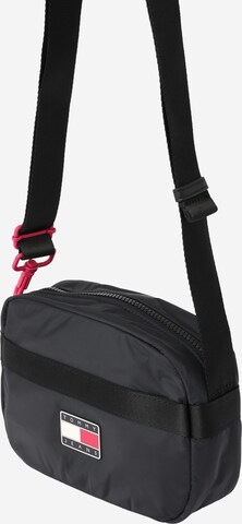 Tommy Jeans Skuldertaske i sort: forside