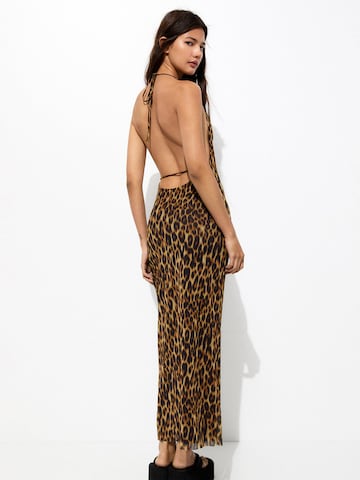 Pull&Bear Šaty – hnědá