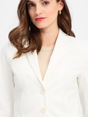 Marie Lund Blazer in White